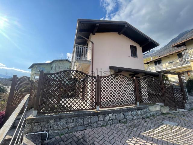 Casa in vendita a Dazio, Lombardia