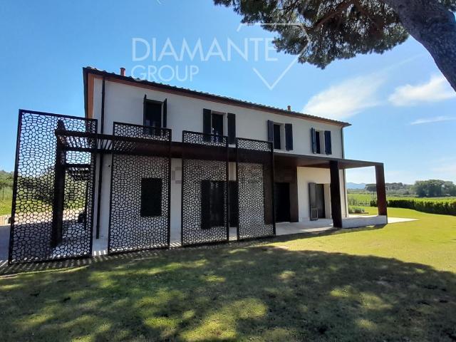 Casa in vendita a Cecina, Toscana