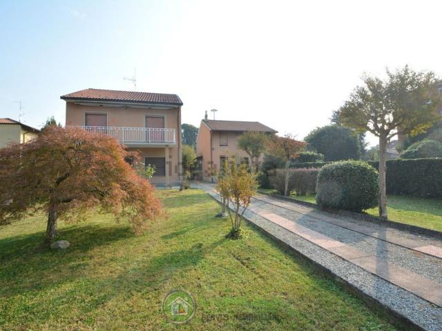 Casa in vendita a Cavenago Brianza, Lombardia