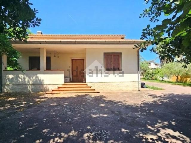 Casa in vendita a Latina, Lazio