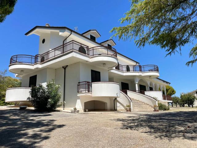 Villa Indipendente in vendita a Villa Vitali, Marche