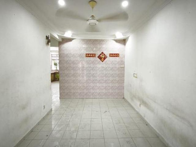 Terraced House for sale in Malaka