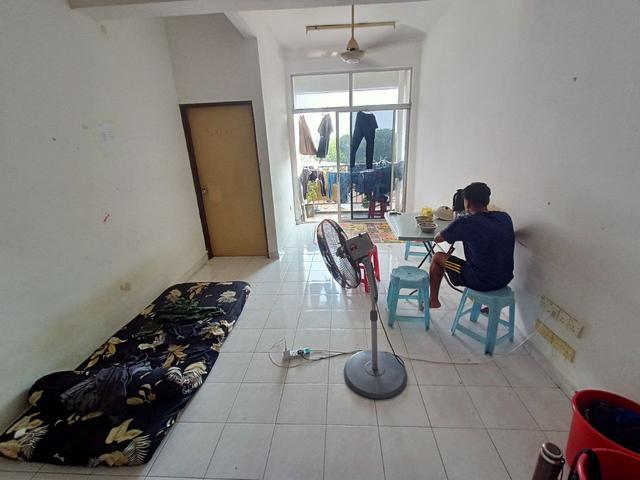 Flat for sale in Malaka