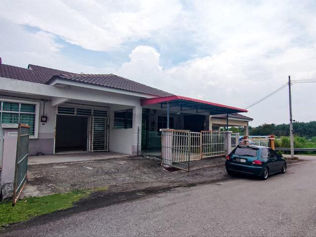 Terraced House for sale in Malaka