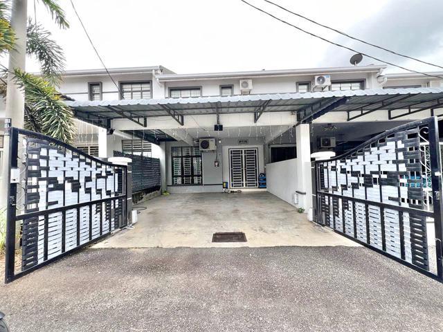 Terraced House for sale in Malaka