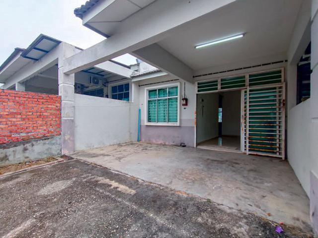 Terraced House for sale in Malaka