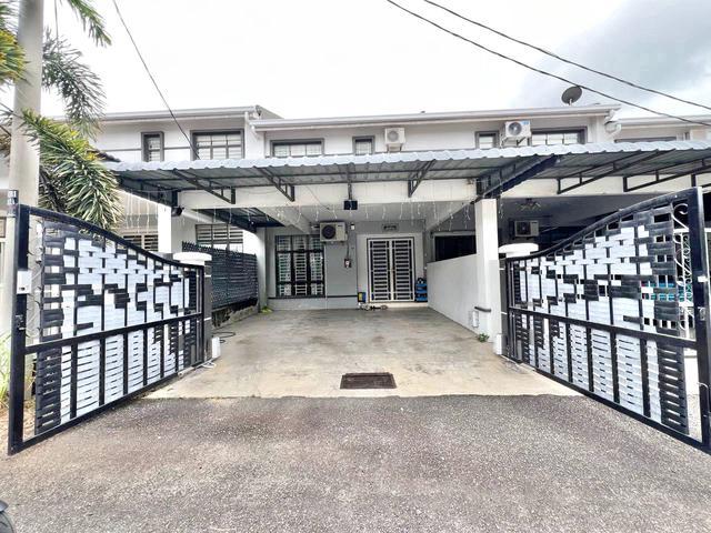 Terraced House for sale in Malaka