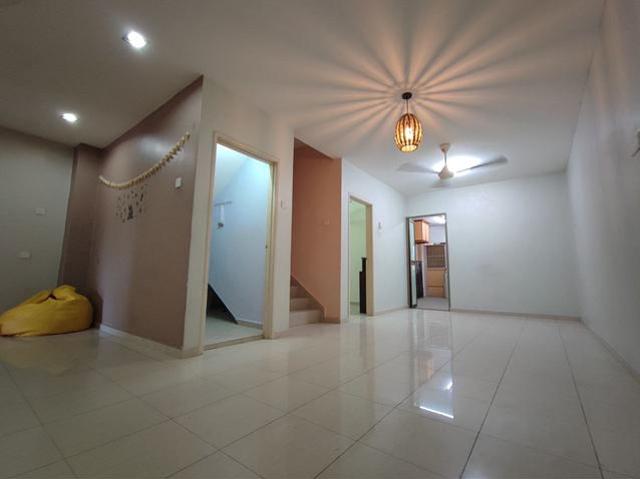 Terraced House for sale in Malaka