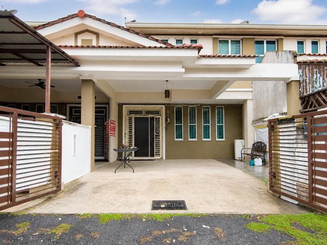Terraced House for sale in Malaka