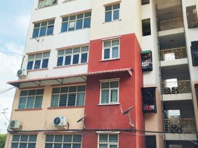 Flat for sale in Malaka