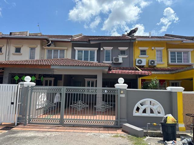 Terraced House for sale in Malaka