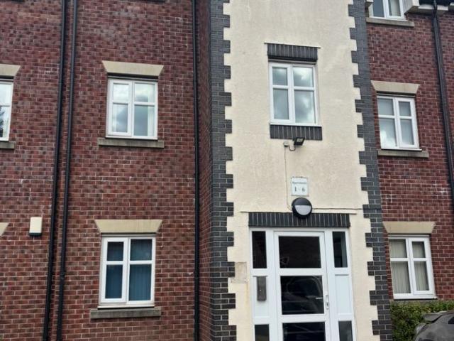 Apartment for rent in Roe Green, Salford