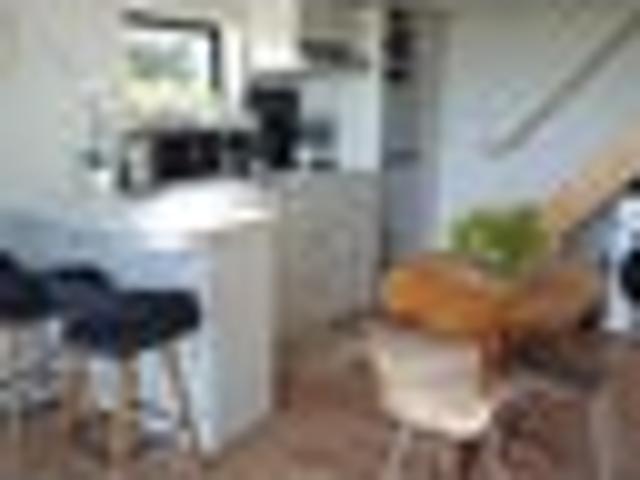 Townhouse for rent in Chaslands, Canterbury