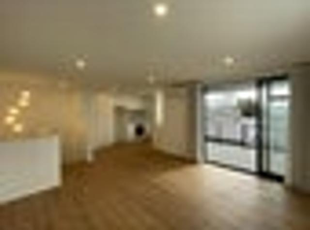 Townhouse for rent in Chaslands, Canterbury