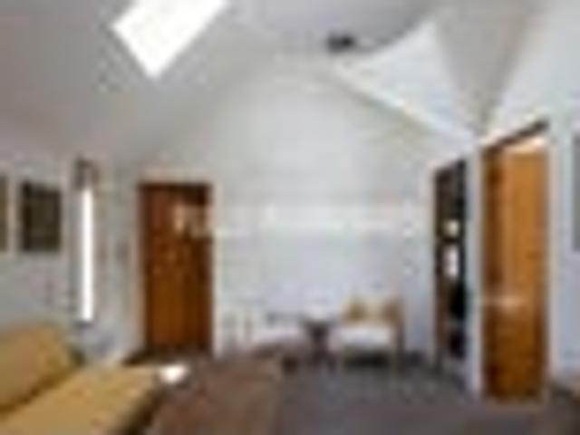 Townhouse for rent in Chaslands, Canterbury