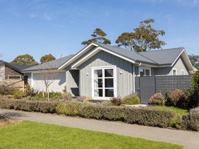 House for rent in Chaslands, Canterbury