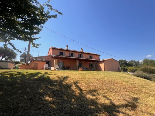 Casa in vendita a Molinaccio, Marche