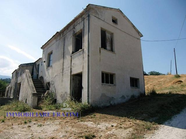 Rustico in vendita a Unione dei Comuni della Val Vibrata, Civitella Del Tronto