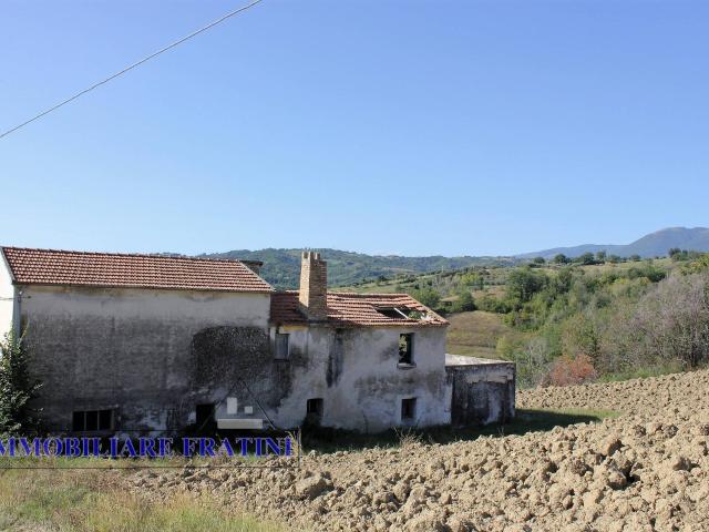 Rustico in vendita a Unione dei Comuni della Val Vibrata, Civitella Del Tronto