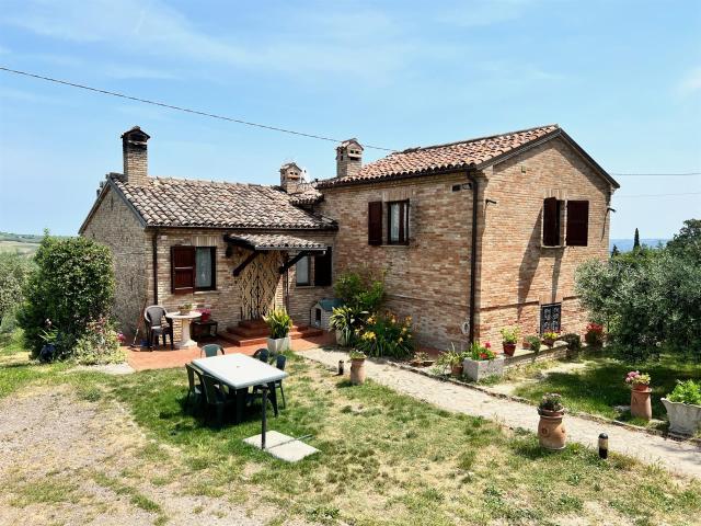 Casa in vendita a Molinaccio, Marche