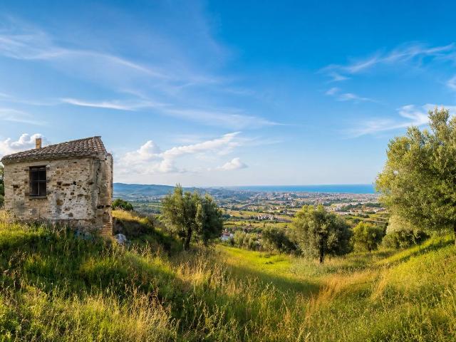 Rustico in vendita a Unione dei Comuni della Val Vibrata, Colonnella
