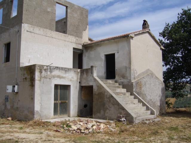 Rustico in vendita a Unione dei Comuni della Val Vibrata, Controguerra