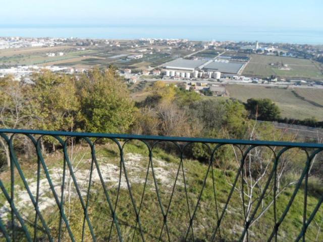 Rustico in vendita a Unione dei Comuni della Val Vibrata, Colonnella