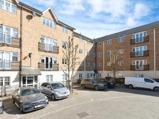 House for sale in Purfleet, Essex