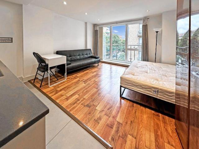 Apartment for rent in Bromley-by-Bow, Poplar Grove