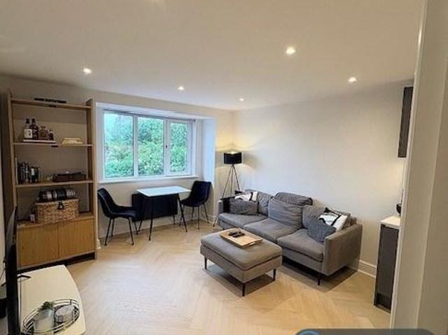 Apartment for rent in Mapesbury, Greater London