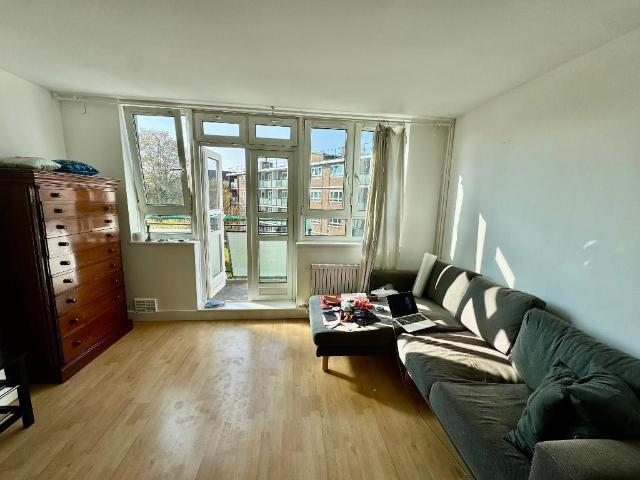 Apartment for rent in Walham Green, Greater London