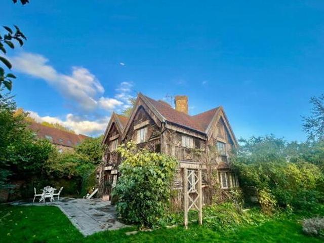 House for sale in North Watford, Hertfordshire