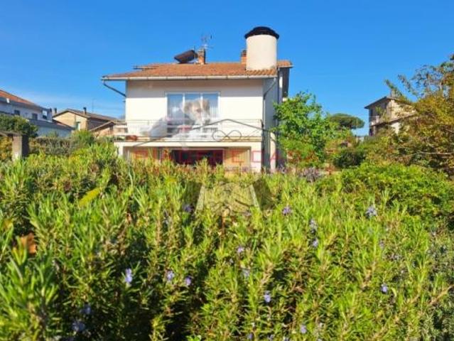 Villa Indipendente in vendita a Castel Giorgio, Umbria