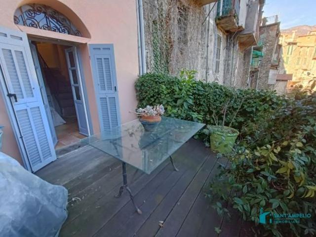 Villa Indipendente in vendita a Castel Vittorio, Liguria