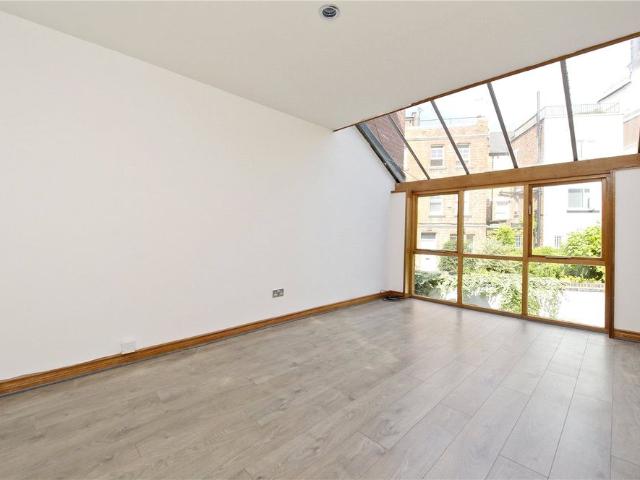 Townhouse for rent in Kensal Town, Maida Vale