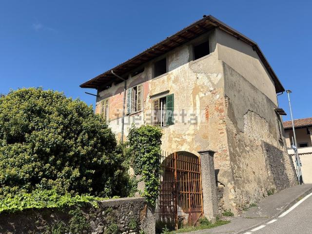 Rustico in vendita a Villongo, Bergamo