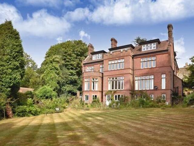 House for sale in Fole, Surrey