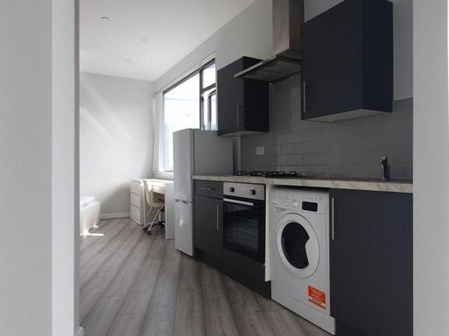 Apartment for rent in Plasnewydd, Falcon Lodge