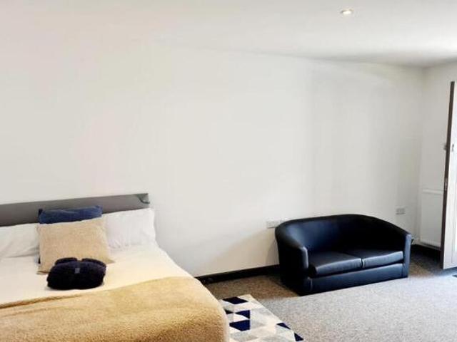 House for rent in Cat Hill, Greater London