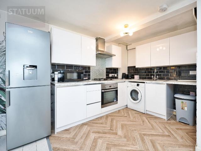 Apartment for rent in Thames View, Greater London