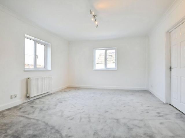 Apartment for rent in St Albans, Five Acres