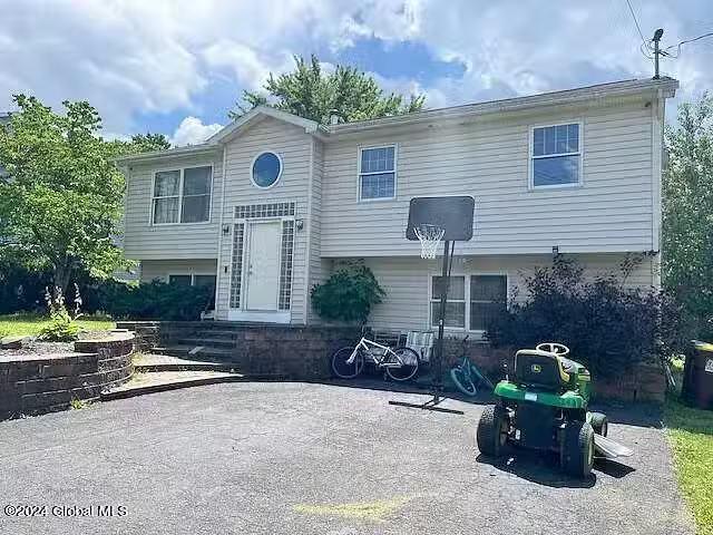 House for rent in Clifton Park