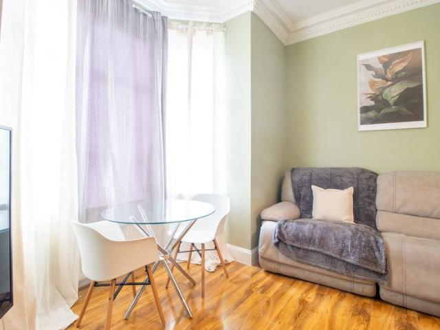 Apartment for rent in Castlehead, Glenburn