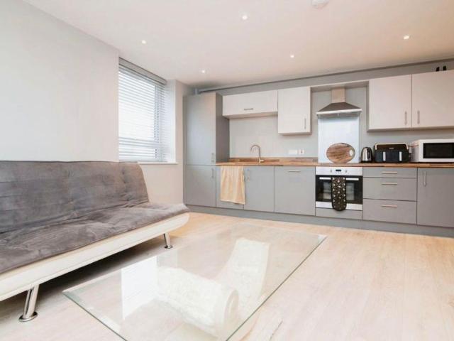 Apartment for rent in Dixons Green, West Midlands