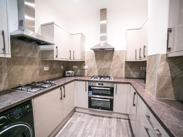 Room for rent in Dixons Green, West Midlands