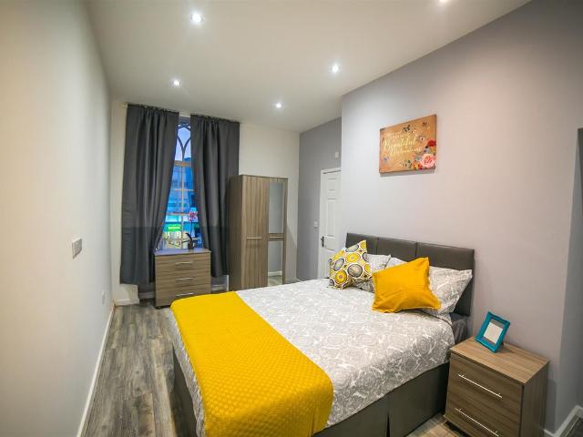 Room for rent in Dixons Green, West Midlands