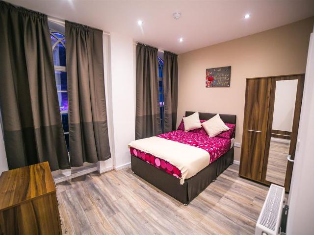 Room for rent in Dixons Green, West Midlands