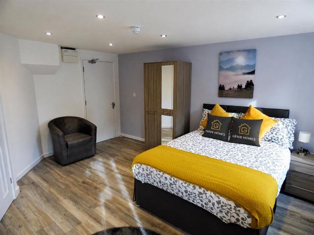 Studio for rent in Dixons Green, West Midlands
