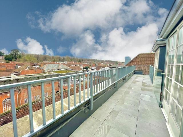 Apartment for rent in Fole, Surrey