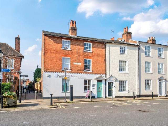 Apartment for rent in Fole, Surrey